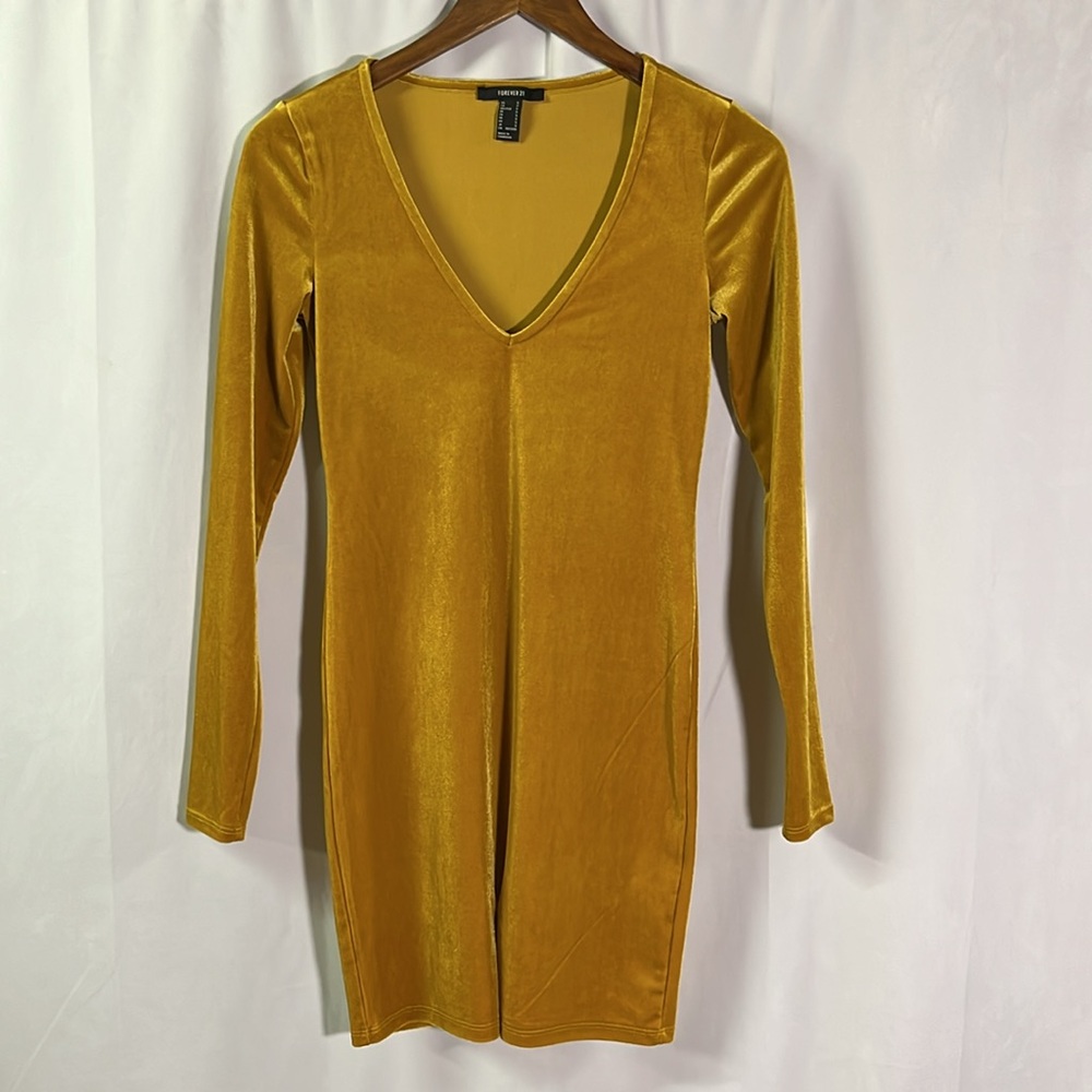 🛍 6 for $35 • Forever 21 Mustard Velvet Long Sleeve V-Neck Bike Short Bodysuit